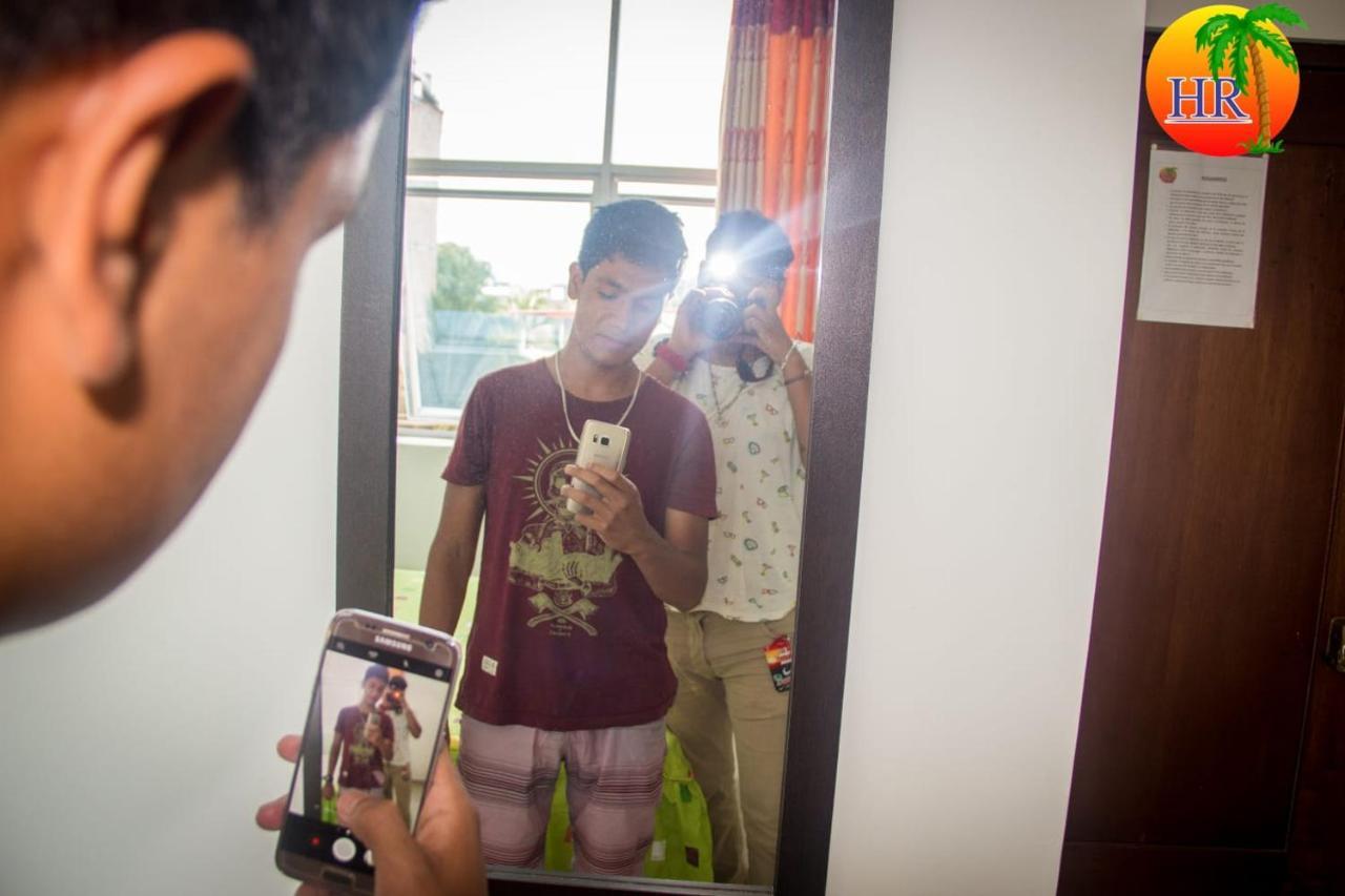 Hospedaje Renzo タラポト エクステリア 写真