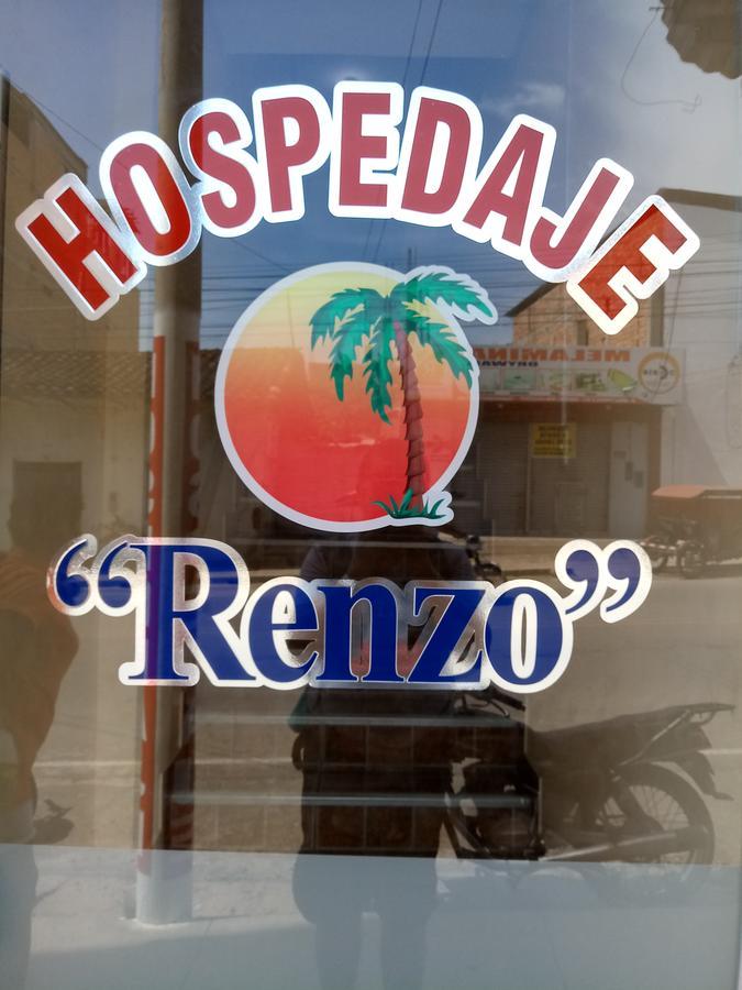 Hospedaje Renzo タラポト エクステリア 写真